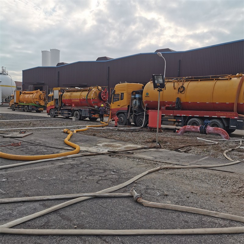 沿河污水池清理