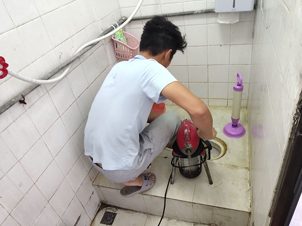 沿河肥皂掉到马桶里把马桶堵住了怎么办？马桶堵住了怎么办